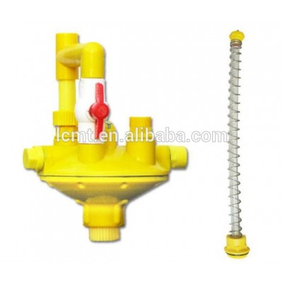 Chicken with automatic drinking water system pressure regulating valve